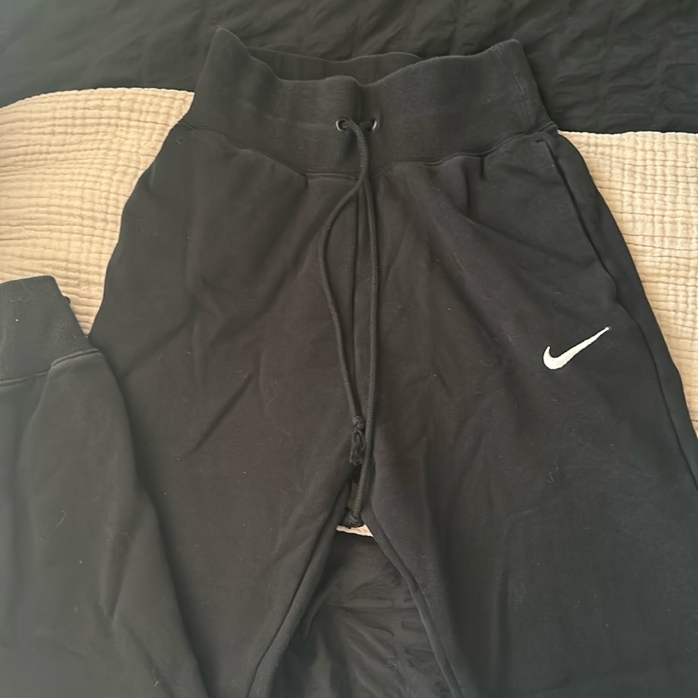 nike black high rise joggers